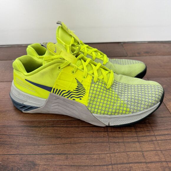 Nike Metcon 8 Mens Size 10 Volt Green Wolf Grey Photon Dust Sneaker DO9328-700 - Picture 2 of 8